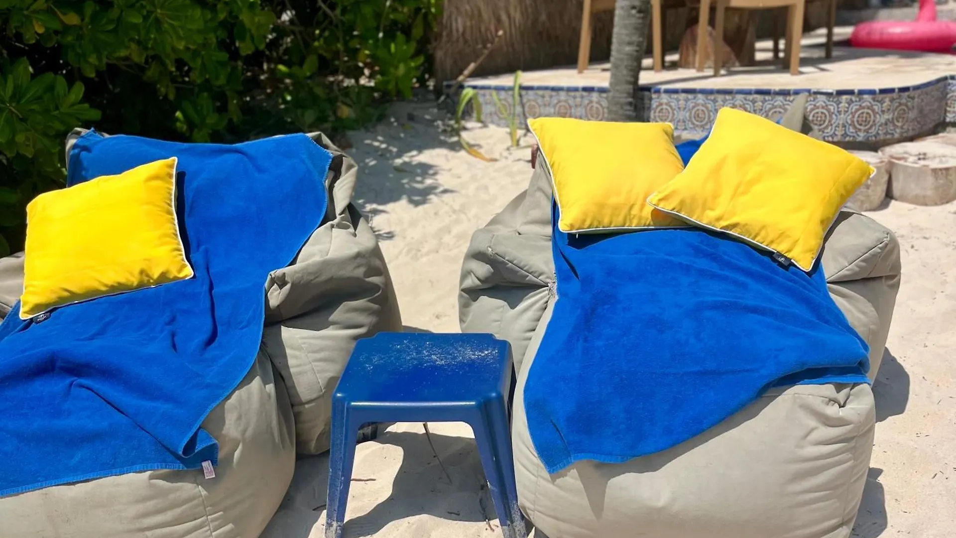 Beachfront Hammock Heaven Akumal México